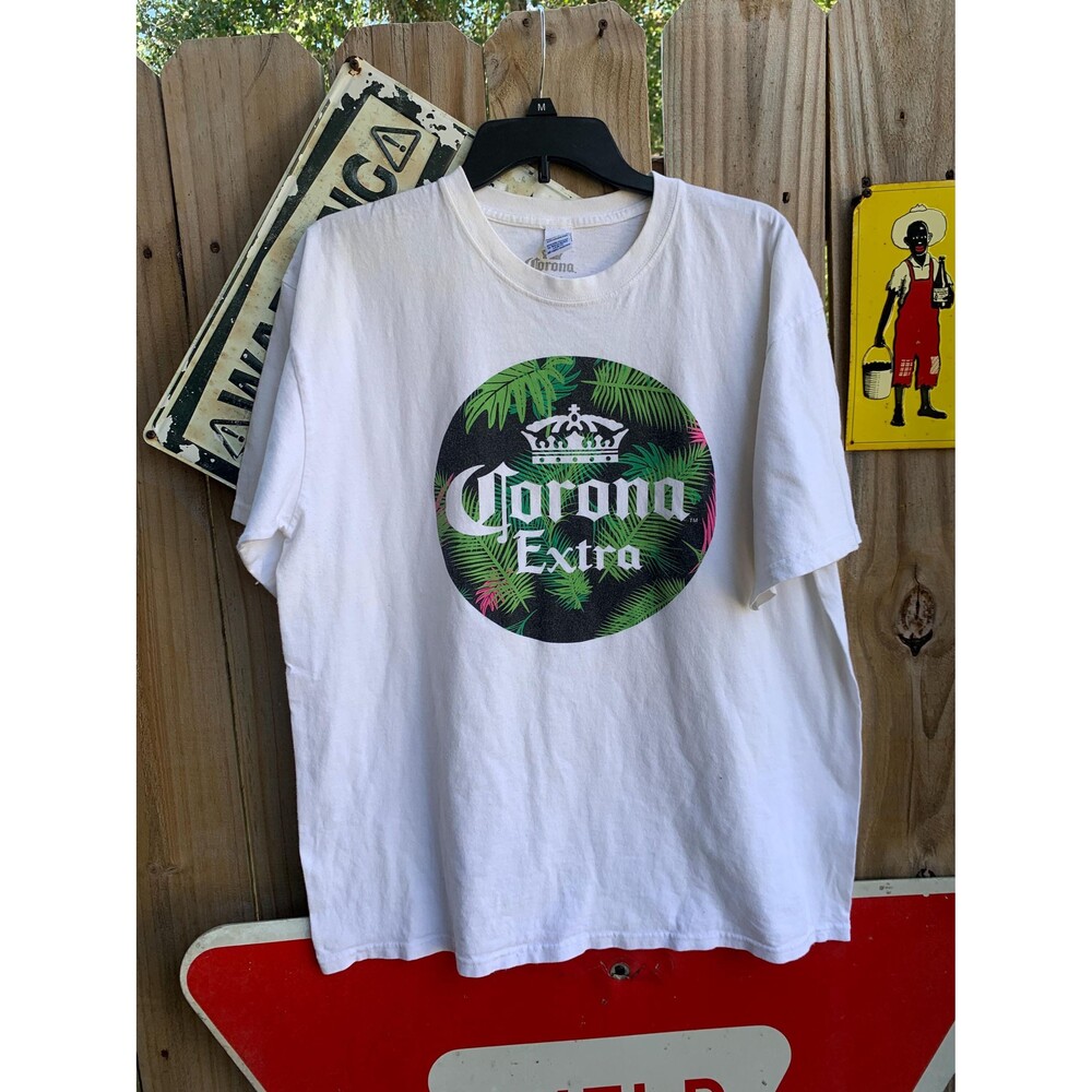 Vintage Y2K Corona Extra T-shirt with bold tropical graphic size L